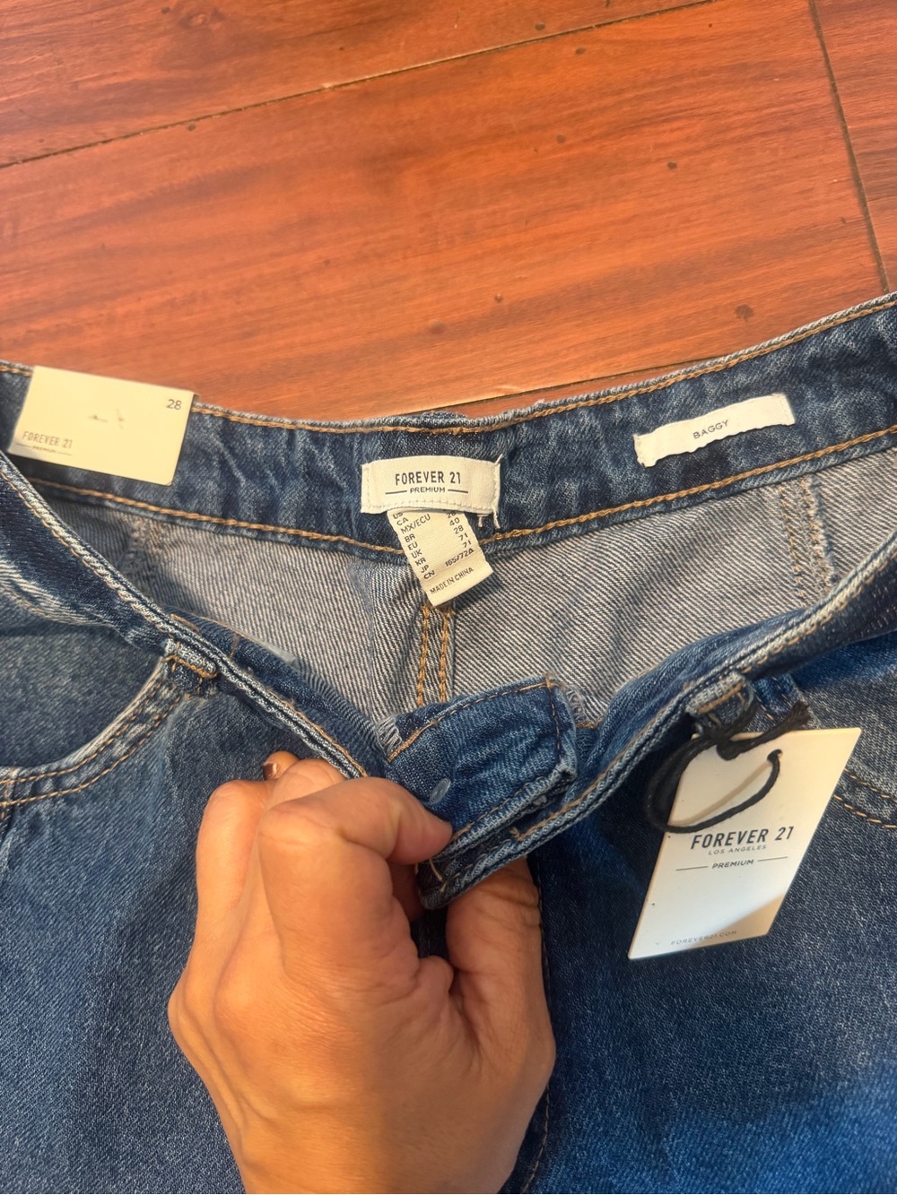 Baggy Forever 21 Blue Jeans - Picture 9 of 11
